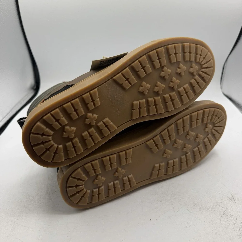 Sanuk post up